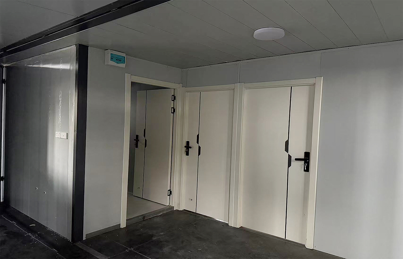 Negozio personalizzato con contenitore espandibile moderno da 20 piedi con finestra dal pavimento al soffitto Negozio personalizzato con contenitore espandibile moderno da 20 piedi con finestra dal pavimento al soffitto