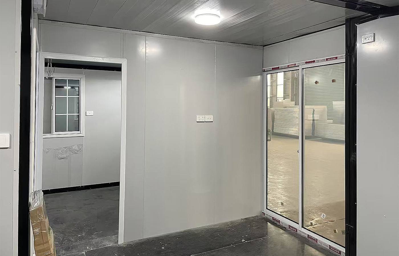 Negozio personalizzato con contenitore espandibile moderno da 20 piedi con finestra dal pavimento al soffitto Negozio personalizzato con contenitore espandibile moderno da 20 piedi con finestra dal pavimento al soffitto